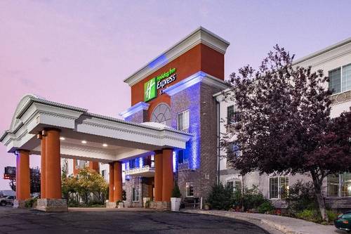 Holiday Inn Express and Suites Evanston