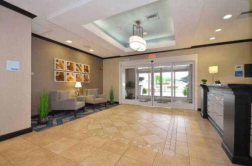 Holiday Inn Express and Suites Farmington