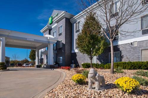 Holiday Inn Express and Suites Pittsburg