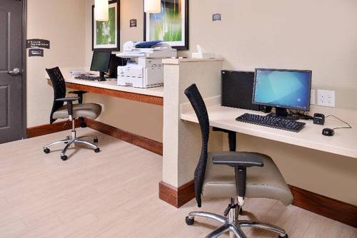 Staybridge Suites Rochester Commerce DR NW