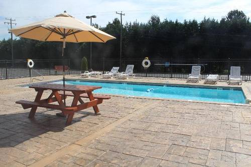 Holiday Inn Express & Suites Warrenton, an IHG