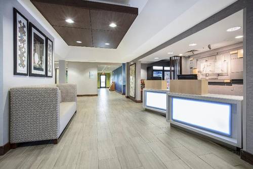 Holiday Inn Express Kansas City-at the Legends
