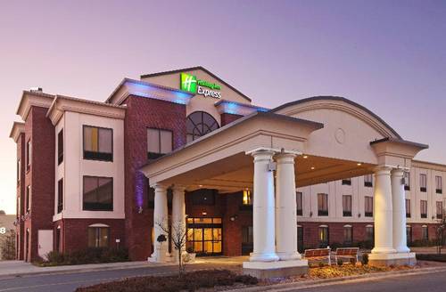 Holiday Inn Express and Suites Pine Bluff Pines Ma