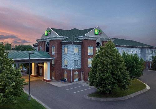 Holiday Inn Express and Suites Superior