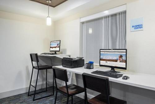 Holiday Inn Express Warrenton