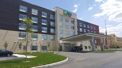 Holiday Inn Express and Suites Toledo West