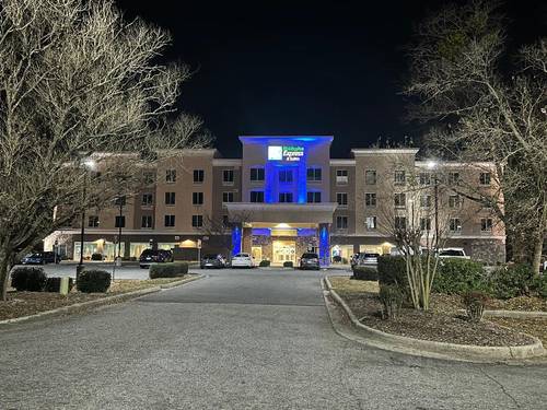 Holiday Inn Express and Suites Goldsboro Base Area
