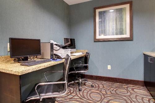 Holiday Inn Express and Suites Natchez South