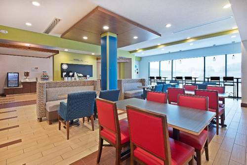 Holiday Inn Express and Suites Uniontown