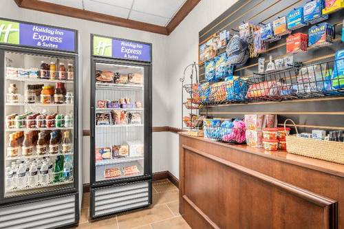 Holiday Inn Express and Suites Wilmington Newark