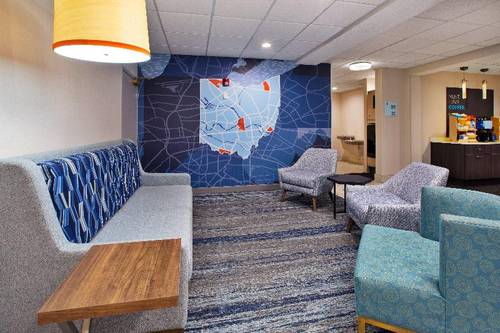Holiday Inn Express and Suites Kent State Universi