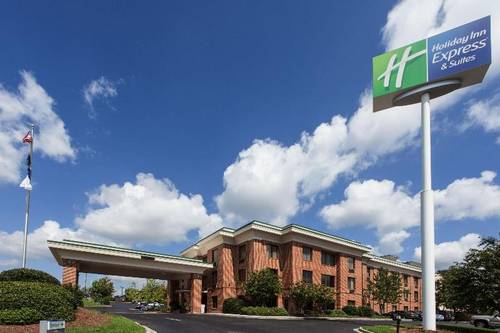 Holiday Inn Express and Suites Columbia I 20 at Cl