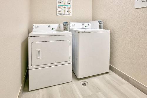 Holiday Inn Express and Suites North Dallas at Pre
