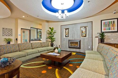 Holiday Inn Express and Suites Denver East Peoria