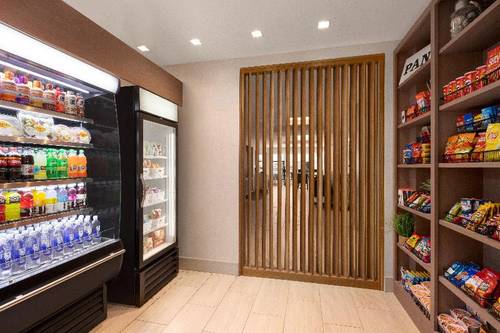 Holiday Inn Express and Suites Denver Airport