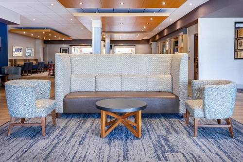 Holiday Inn Express and Suites Ft. Washington Phil