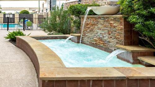 Holiday Inn Express and Suites Houston South Pearl