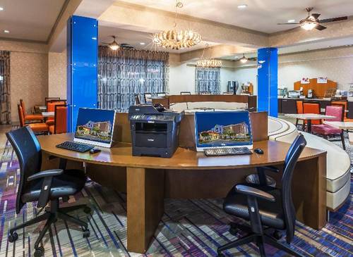Holiday Inn Express and Suites Houston East