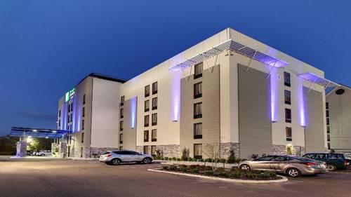 Holiday Inn Express and Suites Jackson Downtown Co