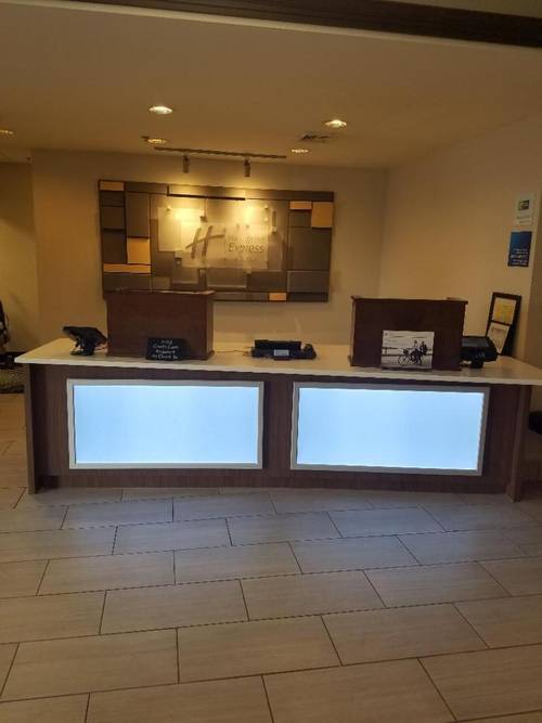 Holiday Inn Express and Suites Kingsport Meadowvie