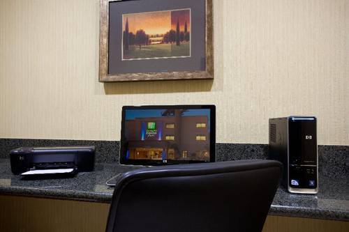 Holiday Inn Express & Suites Woodland Hills