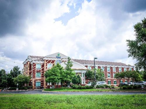 Holiday Inn Express and Suites Memphis Germantown
