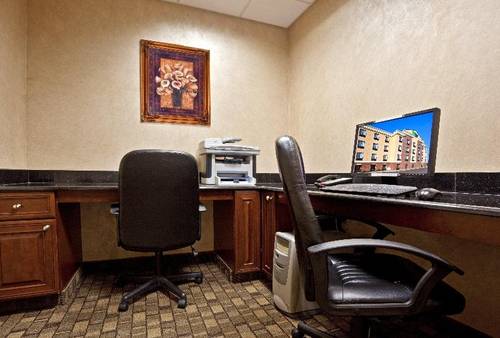 Holiday Inn Express and Suites North East Erie I 9