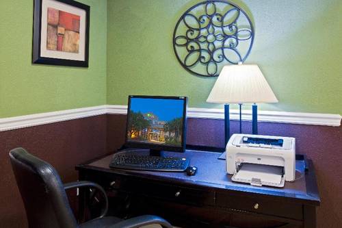 Holiday Inn Express and Suites West Palm Beach Met