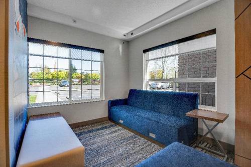 Holiday Inn Express and Suites Portland Jantzen Be