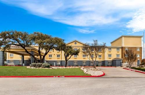 Quality Inn & Suites Airport North - Stone Oak