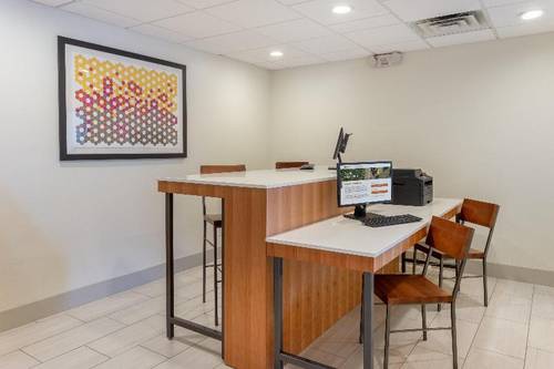 Holiday Inn Express and Suites Scottsburg