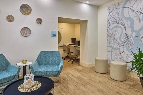 Holiday Inn Express Suites Charleston Dwtn West