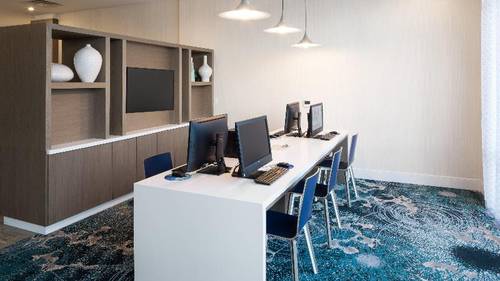Holiday Inn Express & Suites Orlando at Seaworld
