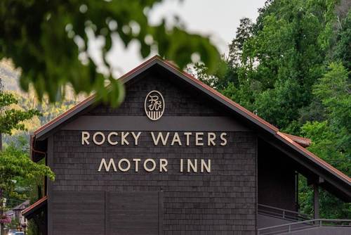 Historic Rocky Waters Inn, A Small Luxury Hotel