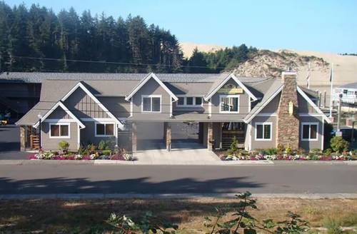River House Inn, a Baymont by Wyndham