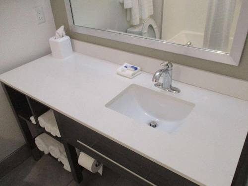Best Western Plus Roland Inn & Suites