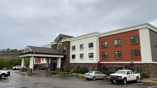 Holiday Inn Express and Suites Weston