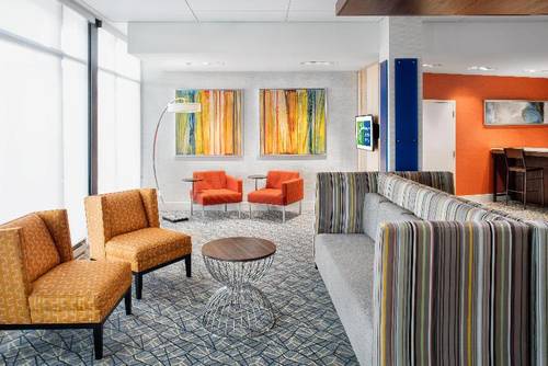 Holiday Inn Express and Suites East Peoria - River