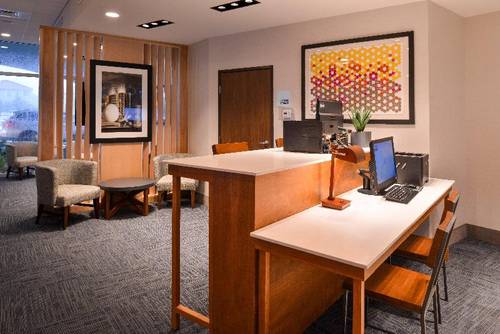 Holiday Inn Express and Suites St. Petersburg - Se