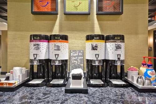 Hampton Inn & Suites Detroit Warren
