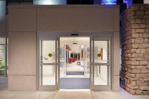 Holiday Inn Express & Suites Sterling