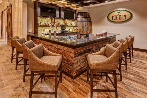 Black Fox Lodge Pigeon Forge, Tapestry Collection