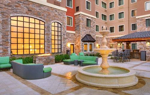 Holiday Inn Express & Suites Gainesville I-75