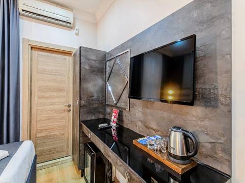 La Pazza Suites