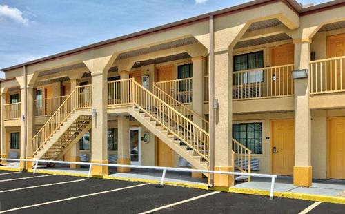 Super 8 by Wyndham Palestine TX