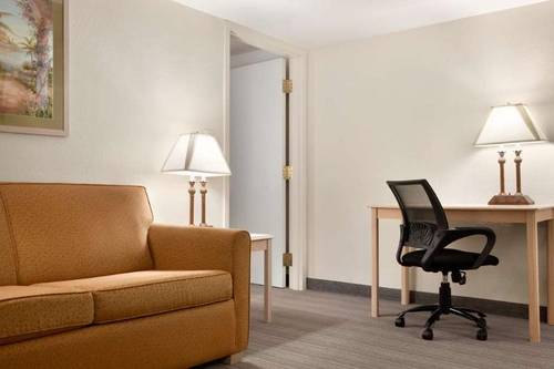 The Palms Inn & Suites