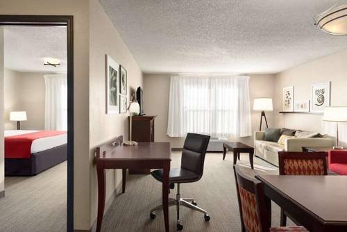 Country Inn & Suites by Radisson, Kansas City at V