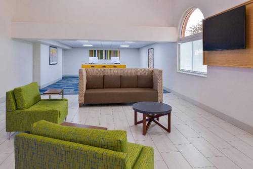 Holiday Inn Express & Suites Shreveport - Downtown