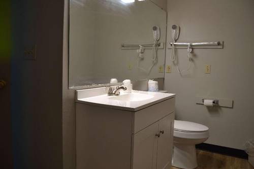 Days Inn & Suites by Wyndham Sikeston MO
