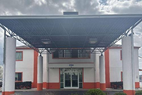 Howard Johnson by Wyndham Clarksville Tennessee